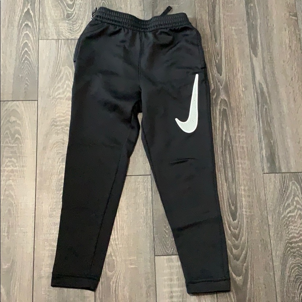 Nike black and white pants for boys